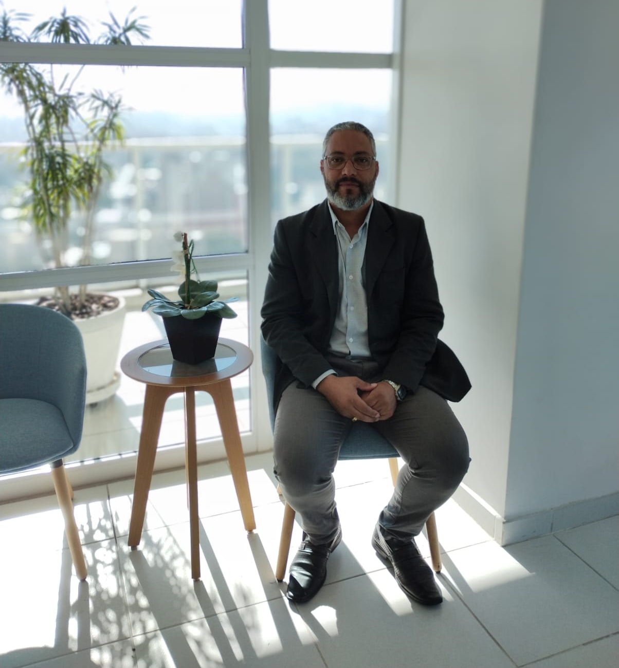 Carlos Porcelina no consultório